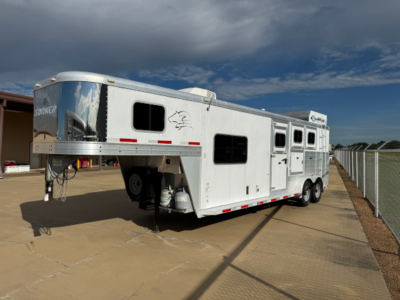 2013 Sooner Frontier 3 Horse LQ W/8' Shortwall