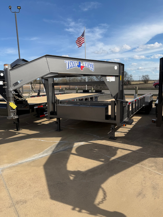 2025 Texas Bragg 24' Tractor Hauler 