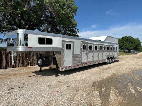 2025 Platinum 8 Horse Trainer Trailer