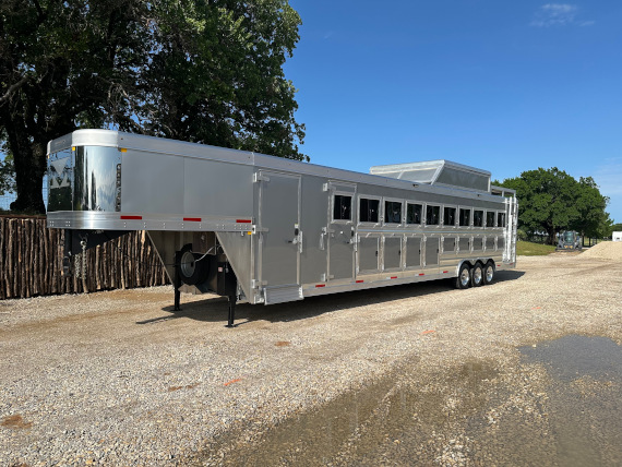 2025 Merhow 10 Horse Cutter Series Trainer Trailer