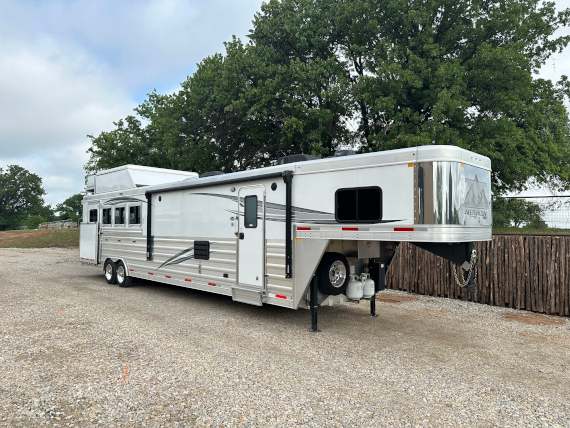 2024 Merhow Summit 4 Horse P/C Load W/ 14
